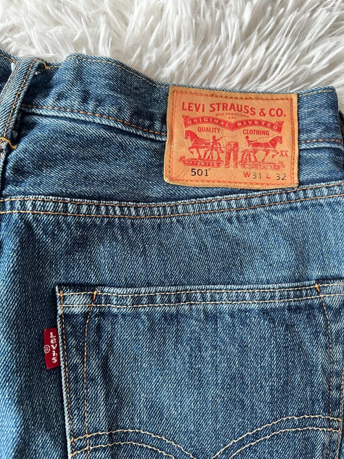 Vintage Levis 501 Blue Jeans Mens 31x32 Regular Fit Straight Leg Denim Red Tag