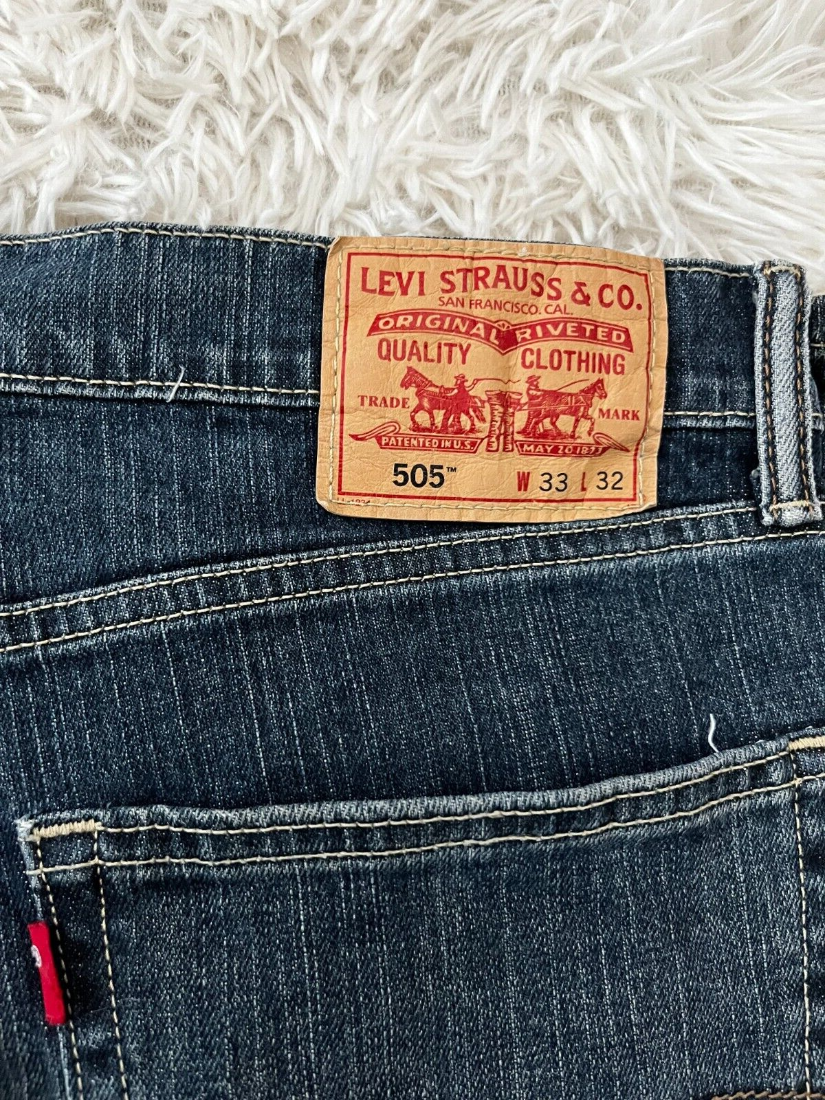 Levis 505 Blue Jeans Mens 33x32 Regular Fit Straight Leg Denim Blank Red Tag