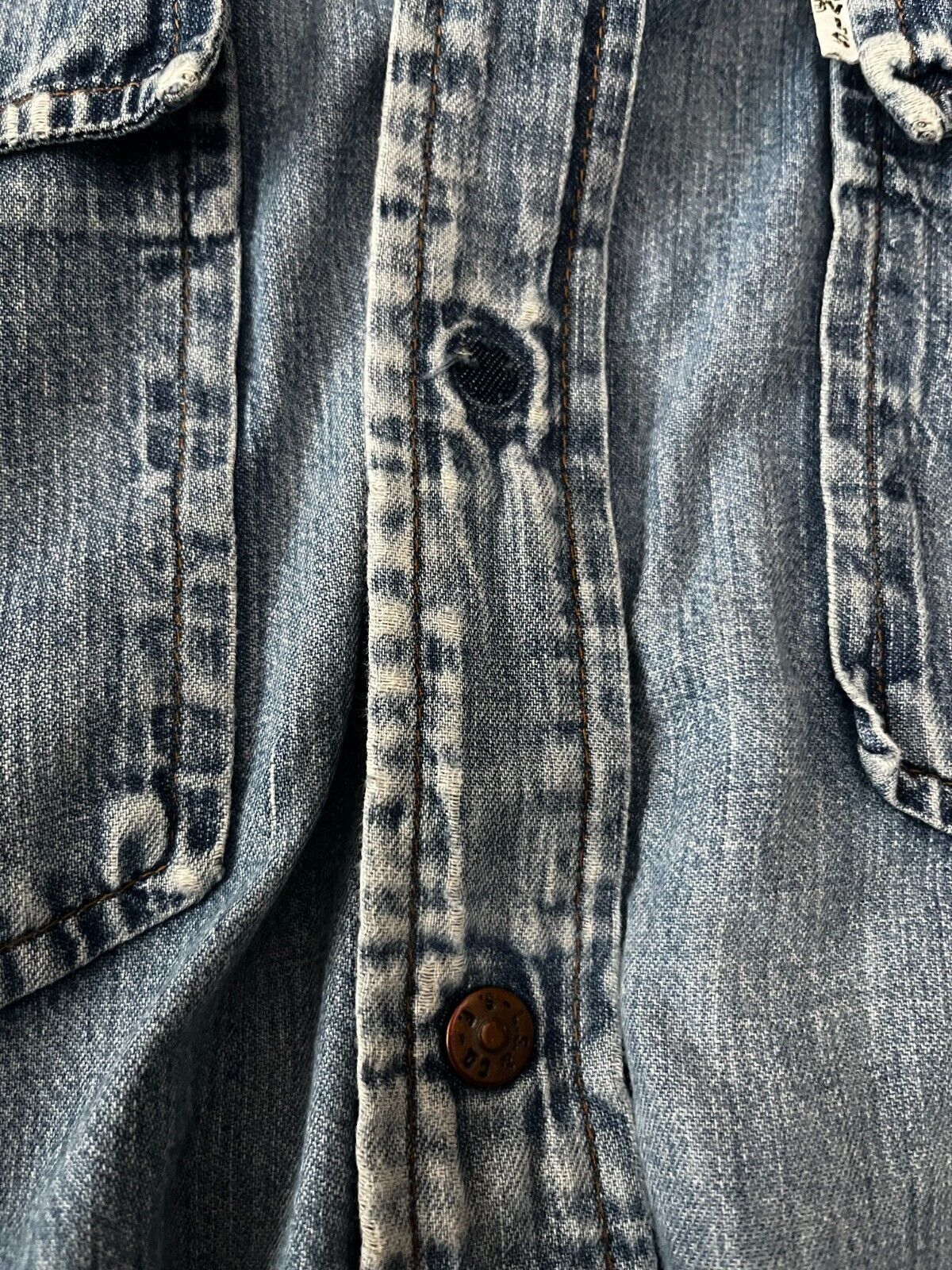 Vintage 70s (1973) Levi's Snap Long Sleeve Denim Shirt Size Men L White Tab