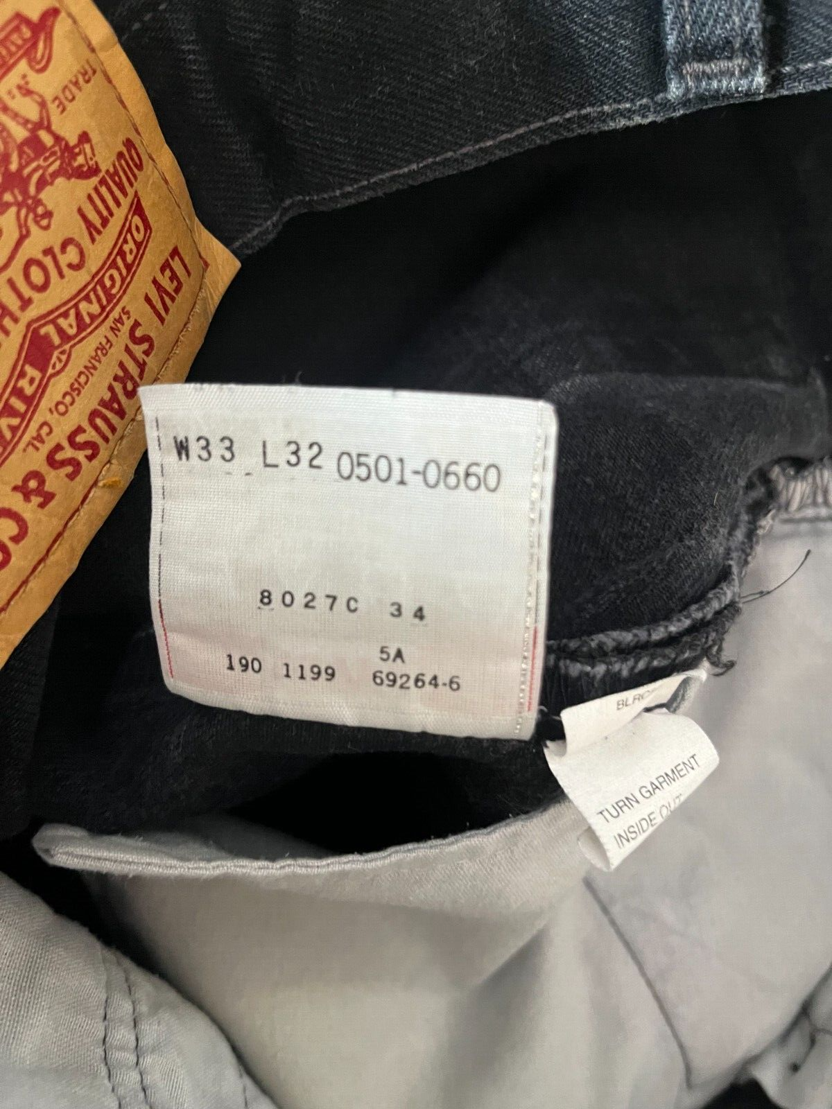Levis 501 Black Jeans Mens 33x32 Regular Fit Straight Leg Denim Red Blank Tab