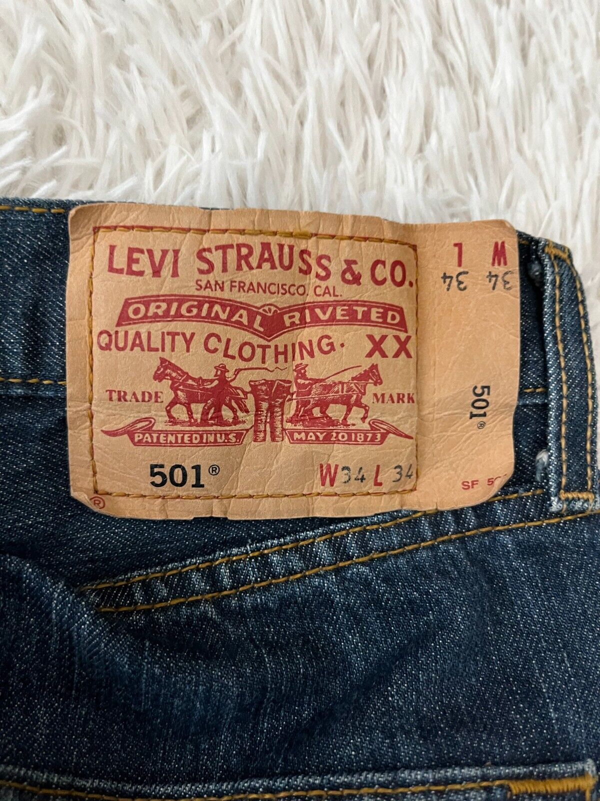 Levis 501 Blue Jeans Mens 34x34 Regular Fit Straight Leg Denim Made in Hungary