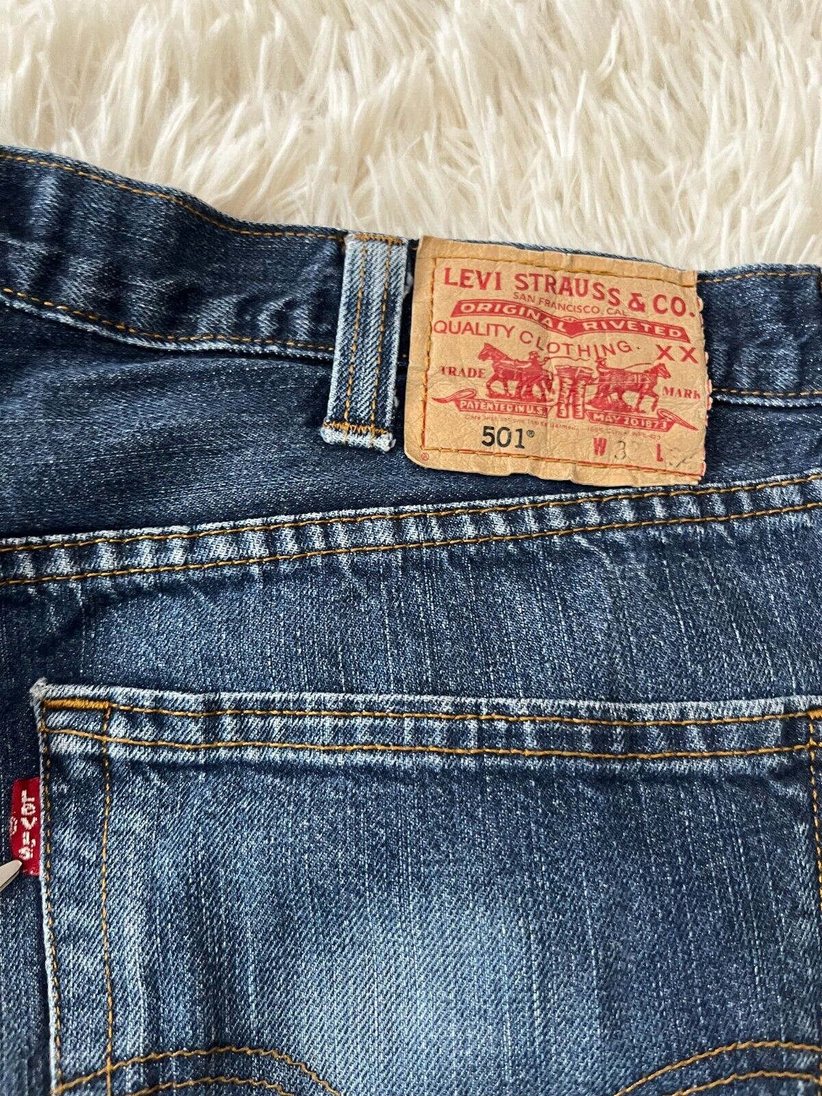 Levis 501 Blue Jeans Mens 33x34 Regular Fit Straight Leg Button Fly Red Tag